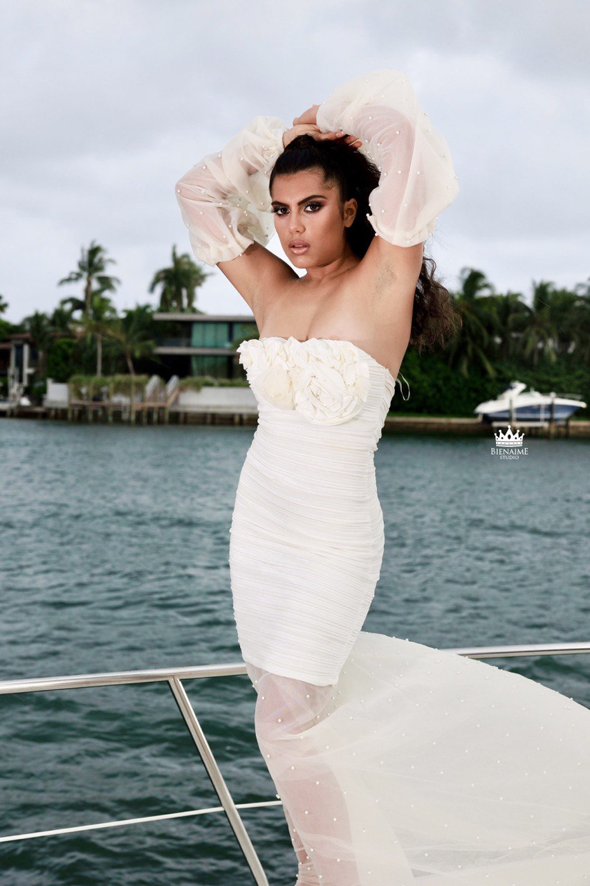 photo_5017279958401265131_y